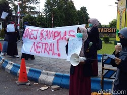 Diduga Ada Kepentingan Politik, Menristekdikti Dihadang Mahasiswa Jember