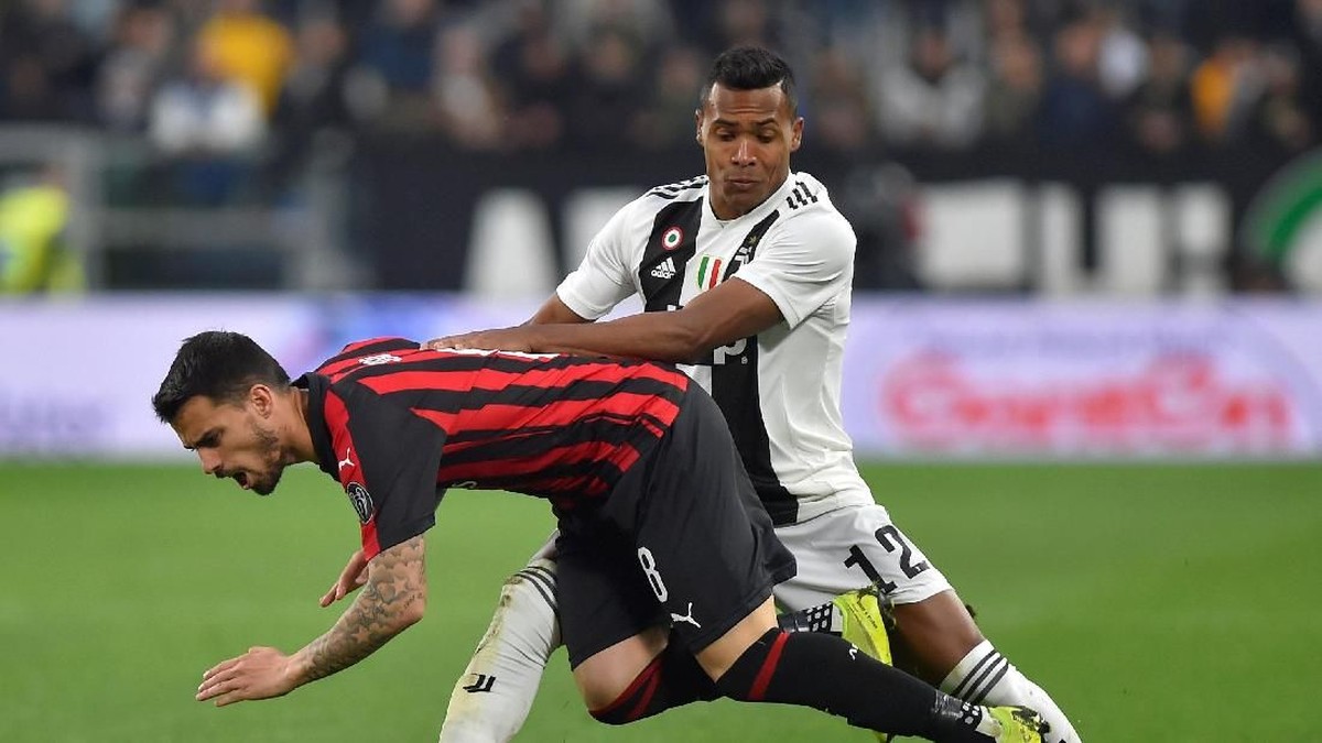 AC Milan merasa dirugikan wasit saat kalah dari Juventus (REUTERS/Massimo Pinca)