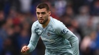 Mateo Kovacic dipinjamkan ke Chelsea awal musim ini, menandakan dia sudah tak punya tempat di lini tengah Madrid. Kecil kemungkinan dia akan dipertahankan Los Blancos. (Foto: Stu Forster / Getty Images)