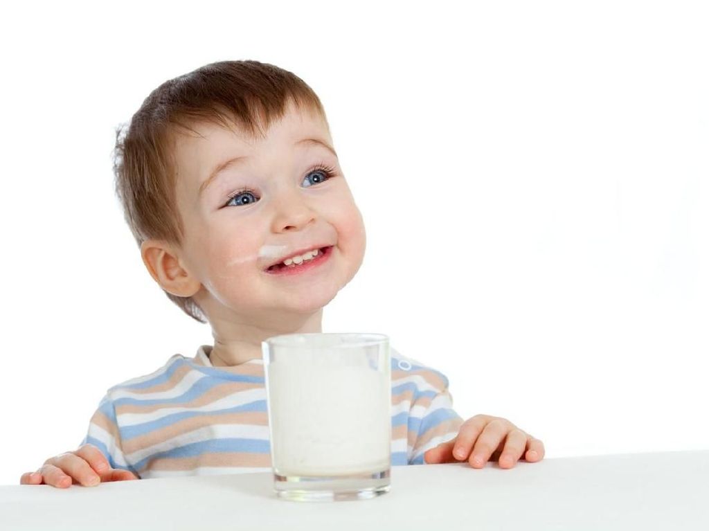 Bunda, Intip Tips Memberi Susu Segar pada Anak Satu Tahun