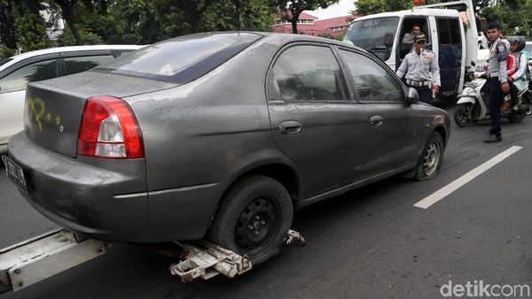 Hati-hati, Parkir Kendaraan Sembarangan Akan Ditindak Dishub Lho