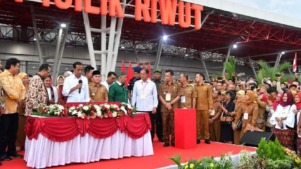 Presiden Jokowi resmikan terminal gres Bandara Tjilik Riwut.