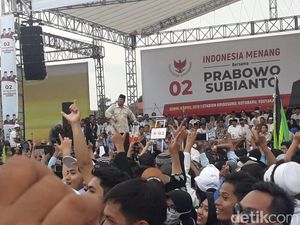 Saat Prabowo Sapa Titiek Soeharto dan Diminta Rujuk oleh Relawan