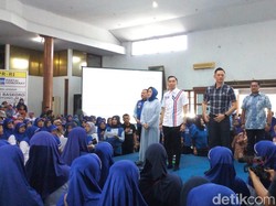 Tak Hadiri Kampanye Akbar Prabowo, AHY: Saya ke Singapura Jenguk Bu Ani