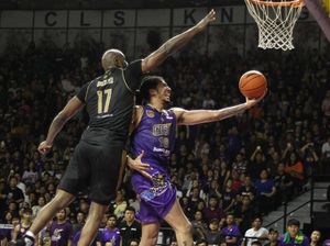 Coret Denzel Bowles, Perbasi Panggil Maxie Esho Lagi? Coret Denzel Bowles, Perbasi Panggil Maxie Esho Lagi?