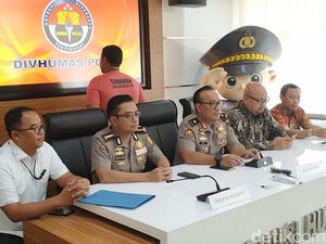 Polisi Tangkap 2 Buzzer Hoax Server KPU Di-setting Menangkan Jokowi Polisi Tangkap 2 Buzzer Hoax Server KPU Di-setting Menangkan Jokowi