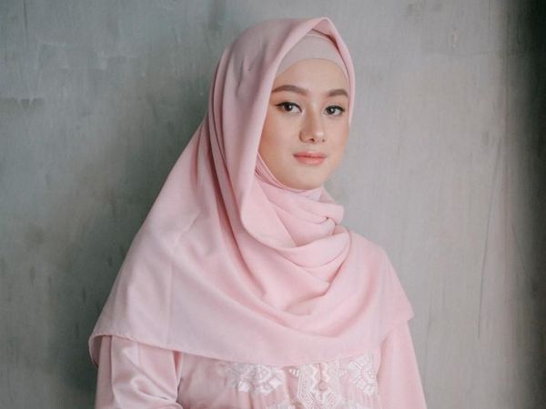 Cantiknya Dinda Hauw, Bintang Surat Kecil untuk Tuhan yang Kini Berhijab