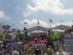 Bendera Ormas Sayap PPP Ramaikan Kampanye Prabowo di Yogya