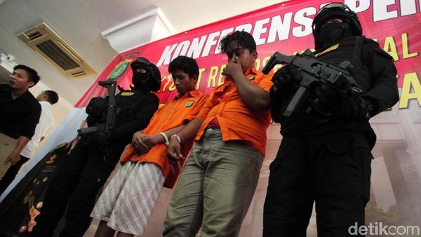 Dua Perampok Bermodus Driver Taksi Online Dibekuk