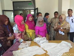 Tinjau Sentra Tenun di Sumbar, Mufidah Kalla Harap Taraf Hidup Warga Naik
