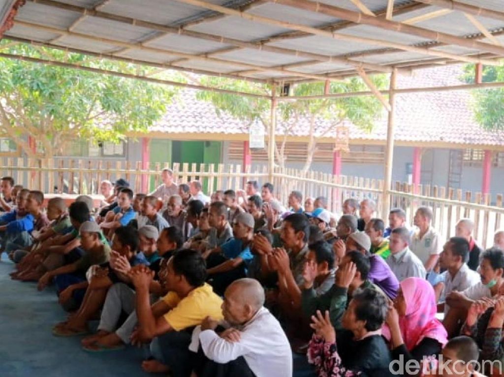 Rajin Ibadah, 18 ODGJ Penghuni Panti AWA Sukabumi Bisa Nyoblos Rajin Ibadah, 18 ODGJ Penghuni Panti AWA Sukabumi Bisa Nyoblos