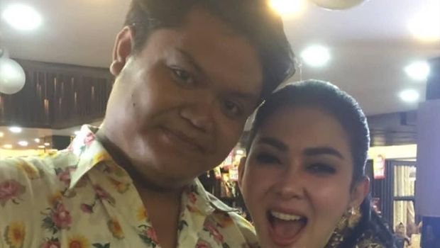Syahrini dan fans