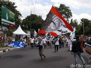 Massa Mulai Datangi Lokasi Kampanye Akbar Prabowo di Yogya