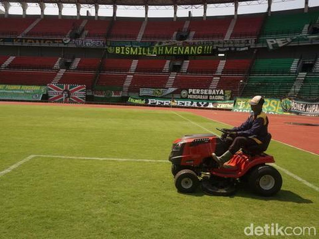 Stadion Gelora Bung Tomo Dibenahi Jelang Laga Persebaya vs Arema Stadion Gelora Bung Tomo Dibenahi Jelang Laga Persebaya vs Arema