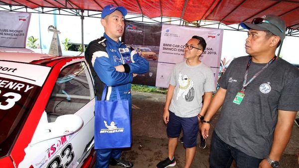 Ketika BMW Kebut-kebutan di Sentul