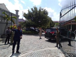 Hujan Deras dan Angin Kencang, Plafon Kepatihan Yogya Ambrol