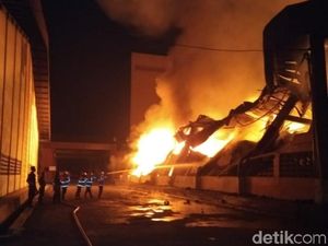Kebakaran Pabrik Pakan Ternak Pasuruan Padam, Diduga Korsleting