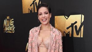 Gaya Seksi Halsey, Teman Duet Baru BTS di Video Boy With Luv