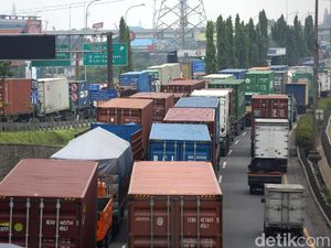 Long Span Proyek Tutupi 2 Lajur Tol Cikarang, Lalin Macet 20 Km Long Span Proyek Tutupi 2 Lajur Tol Cikarang, Lalin Macet 20 Km