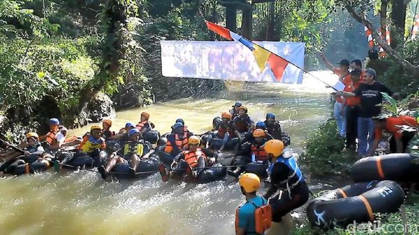 Foto: Balapan River Tubing yang Seru di Wonosobo
