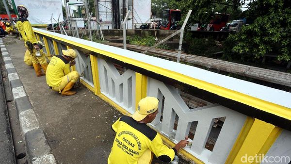 Biar Ciamik, Jembatan KH Mas Mansyur Dicat Tiga Warna