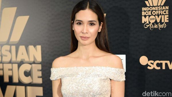 Terpikat Kecantikan Marsha Timothy