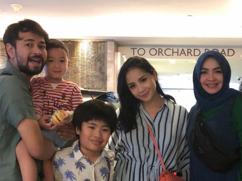 Nagita Slavina dan Keluarga/