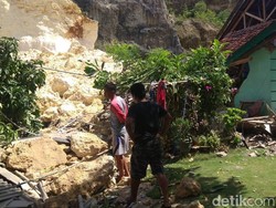 Tambang Gamping Ilegal di Pangandaran Longsor Timpa Rumah Warga