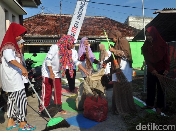 Bersih - Bersih Kampung Bersama BUMN