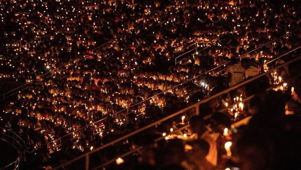 Ribuan Lilin Terangi Rwanda dalam Peringatan 25 Tahun Genosida