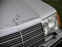 Mr Bean Jual Mobil Klasiknya Lagi, Mercedes 500E