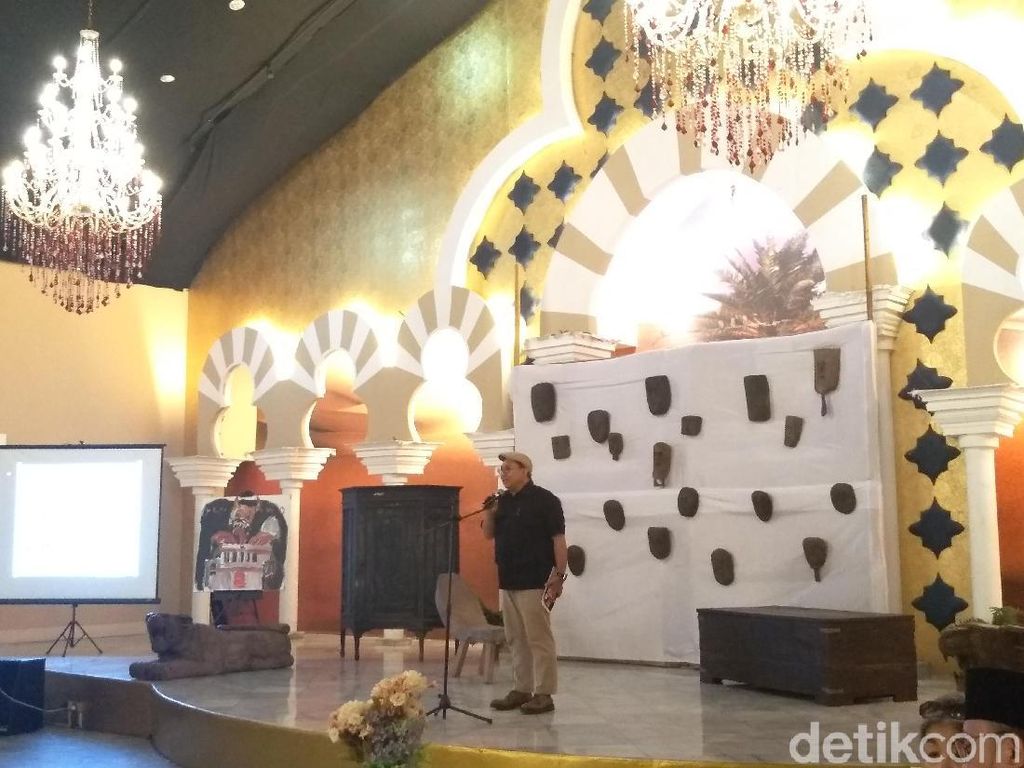Fadli Zon Luncurkan Antologi Puisi Ada Genderuwo di Istana Fadli Zon Luncurkan Antologi Puisi Ada Genderuwo di Istana