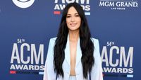 Seksinya Kacey Musgraves di Country Music Awards 2019