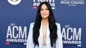 Seksinya Kacey Musgraves di Country Music Awards 2019
