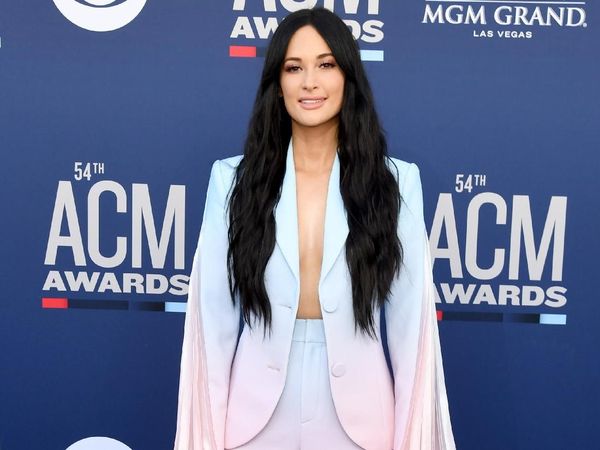 Seksinya Kacey Musgraves di Country Music Awards 2019