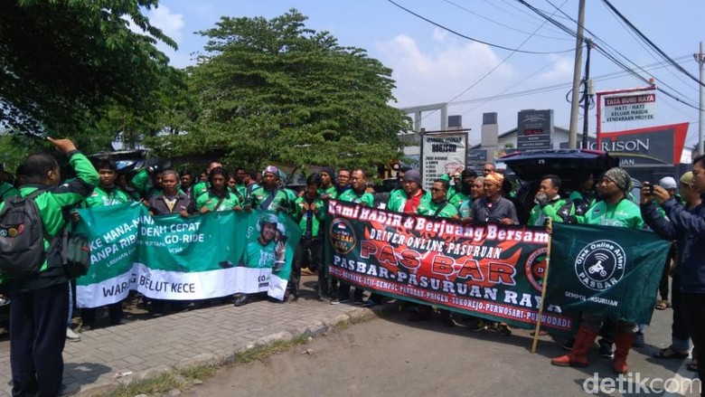 Diputus Kerja Sepihak, Driver Ojek Online Pasuruan Unjukrasa Diputus Kerja Sepihak, Driver Ojek Online Pasuruan Unjukrasa