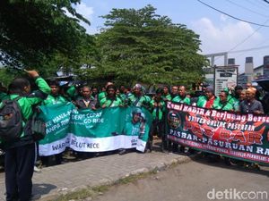Diputus Kerja Sepihak, Driver Ojek Online Pasuruan Unjukrasa