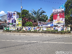 Taman di Makassar Tak Sedap Dipandang Gara-gara Spanduk Caleg