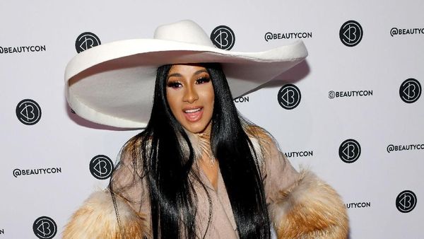 Cardi B tampil Penuh Bulu, Yay or Nay?