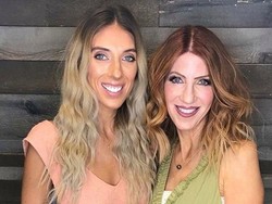 Sering Dikira Kakak Adik, Kamu Bisa Tebak Mana yang Ibu dan Anak?