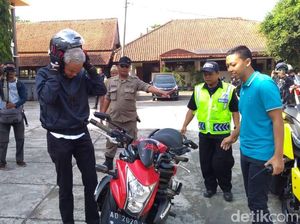 Bersepeda Motor, Ganjar Ajak Pelajar SMA di Cilacap Kampanye Anti Korupsi Bersepeda Motor, Ganjar Ajak Pelajar SMA di Cilacap Kampanye Anti Korupsi
