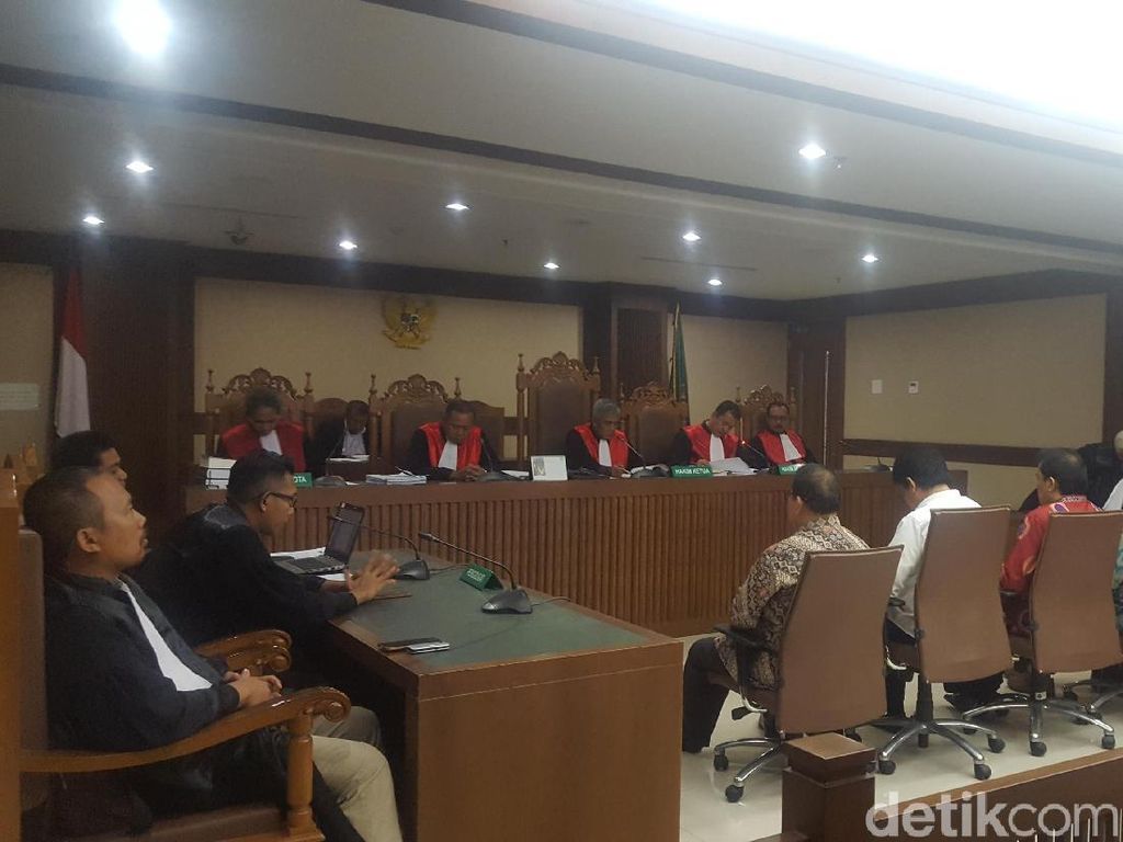 Terbukti Terima Suap, 4 Eks Anggota DPRD Sumut Divonis 6 dan 4 Tahun Bui Terbukti Terima Suap, 4 Eks Anggota DPRD Sumut Divonis 6 dan 4 Tahun Bui