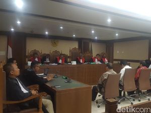 Terbukti Terima Suap, 4 Eks Anggota DPRD Sumut Divonis 6 dan 4 Tahun Bui Terbukti Terima Suap, 4 Eks Anggota DPRD Sumut Divonis 6 dan 4 Tahun Bui