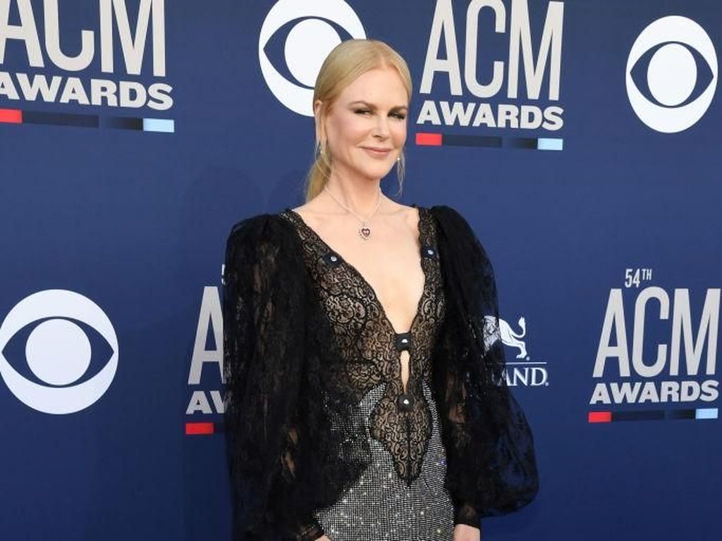 Curhat Nicole Kidman yang Sempat Minder dengan Tubuh Tingginya