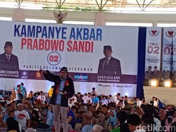 Tanya Utang Warga Saat Kampanye di Magetan, Sandiaga: Insyaallah 2019 Kita Lunasi Utangnya