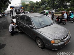 Pemprov DKI Didenda Rp 186 Juta karena Salah Prosedur Saat Derek Mobil Parkir Liar