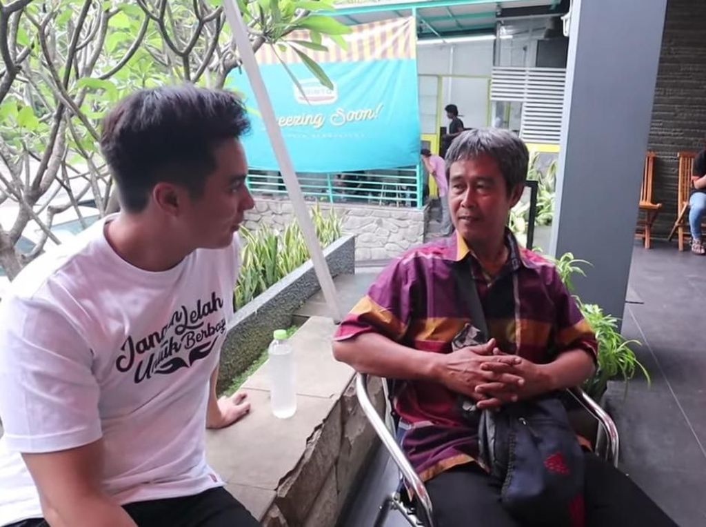 Mantul! Baim Wong Kuliahkan Anak Pedagang Kopi Mantul! Baim Wong Kuliahkan Anak Pedagang Kopi