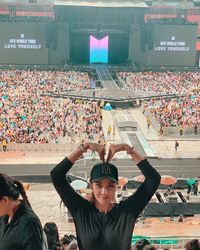Luna Maya nonton konser BTS di Bangkok