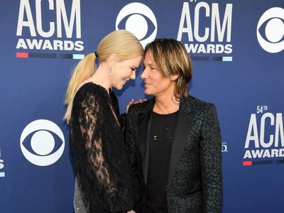 Foto: Nicole Kidman Seksi saat Pamer Mesra Bareng Suami di Karpet Merah