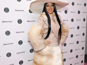 Usianya Baru 10 Bulan, Bayi Cardi B Pakai Gelang Rp 1,1 Miliar Usianya Baru 10 Bulan, Bayi Cardi B Pakai Gelang Rp 1,1 Miliar